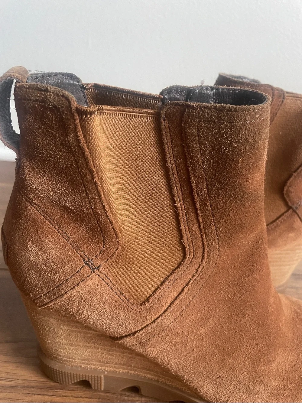 Sorel Tan Suede Wedge Boots Size 8.5